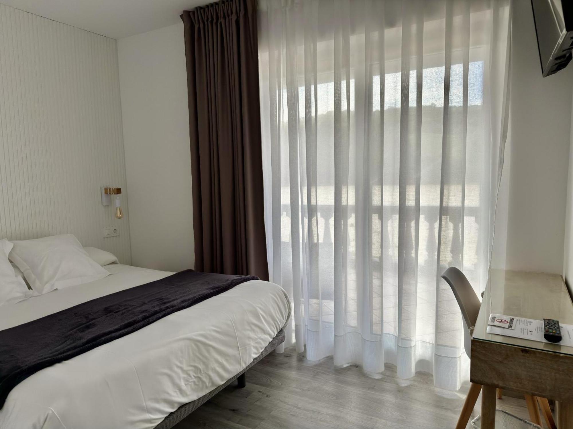 Hotel Sanmar Cobreces Bagian luar foto