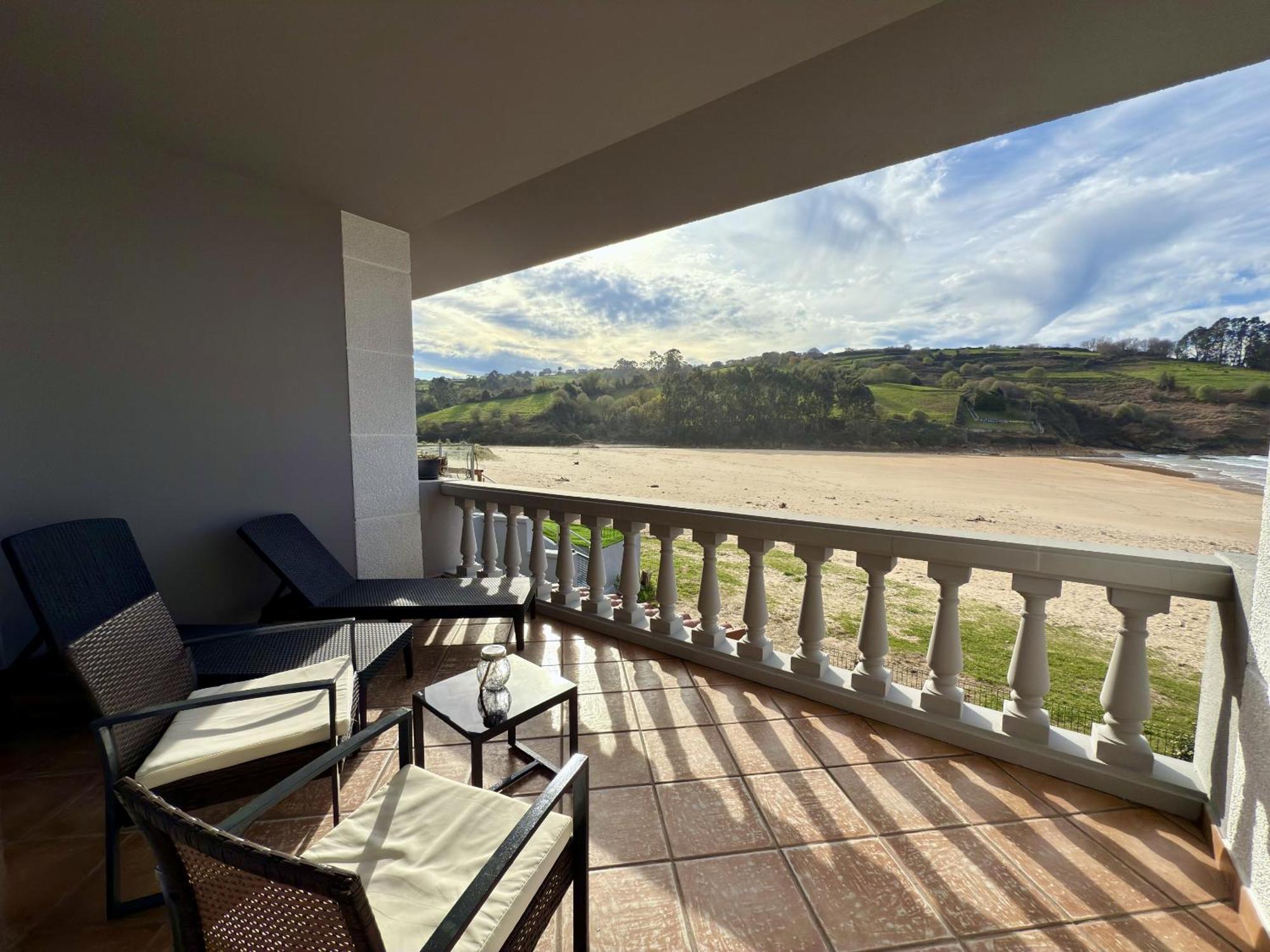 Hotel Sanmar Cobreces Bagian luar foto
