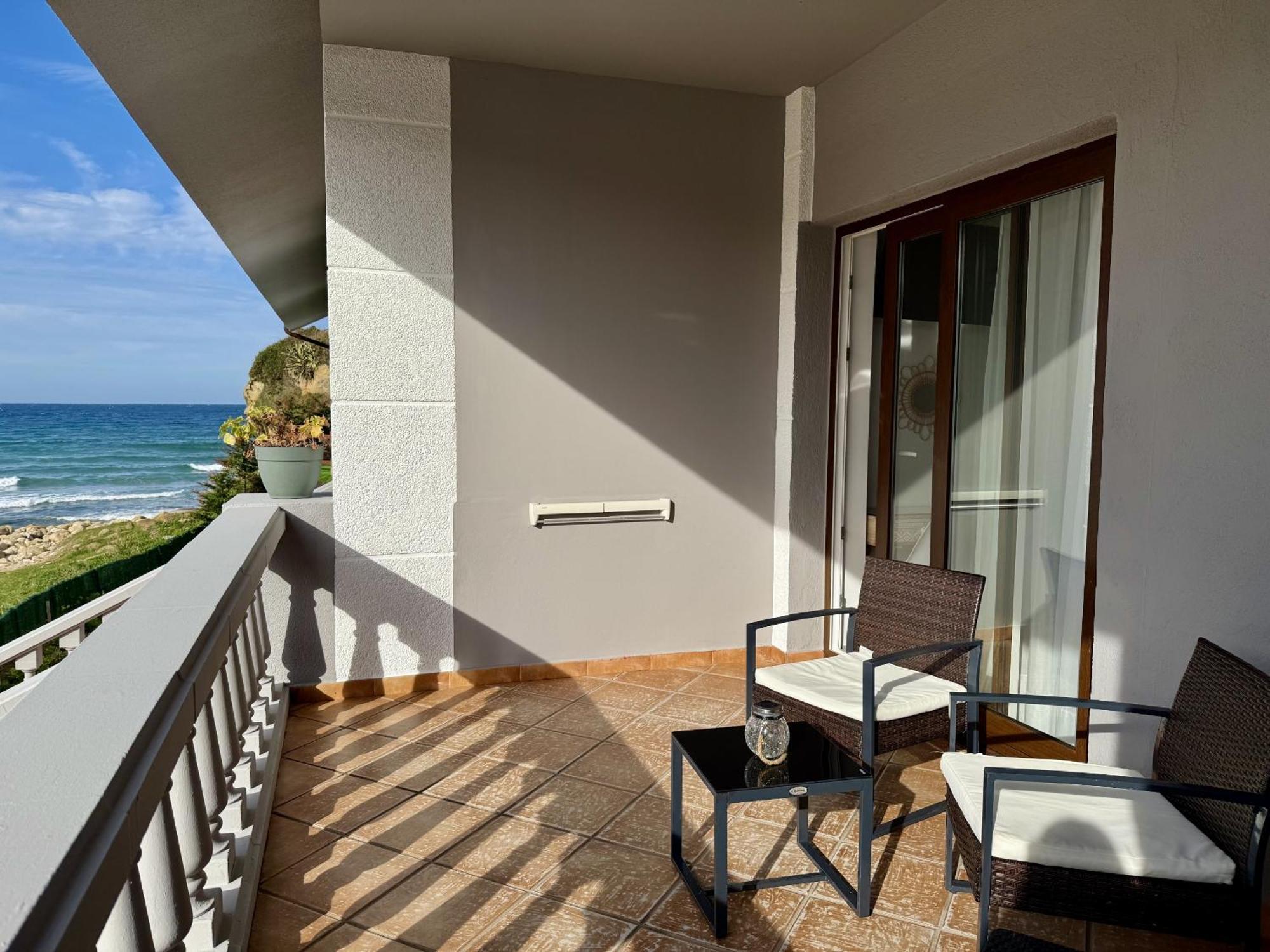 Hotel Sanmar Cobreces Bagian luar foto