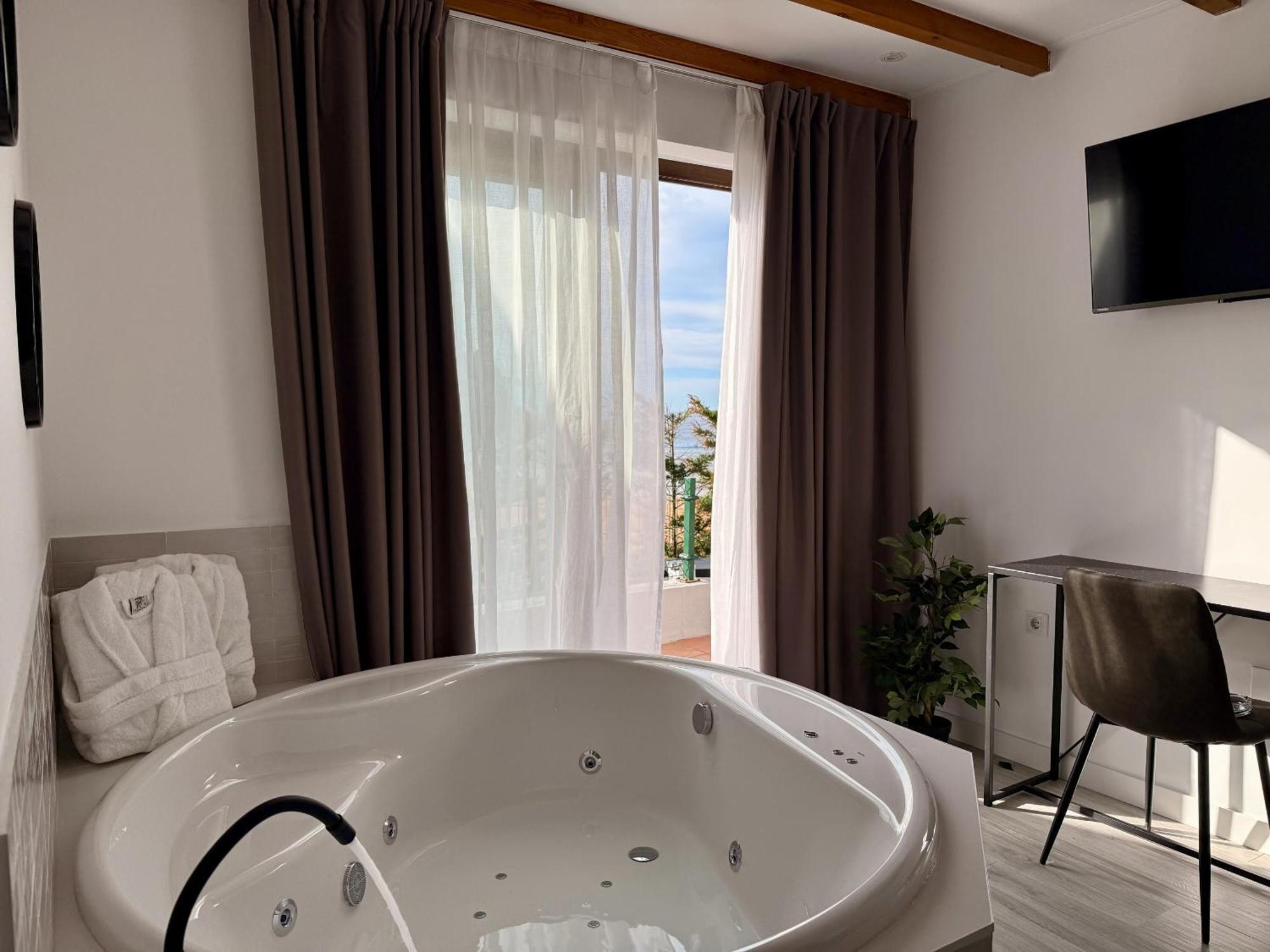 Hotel Sanmar Cobreces Bagian luar foto