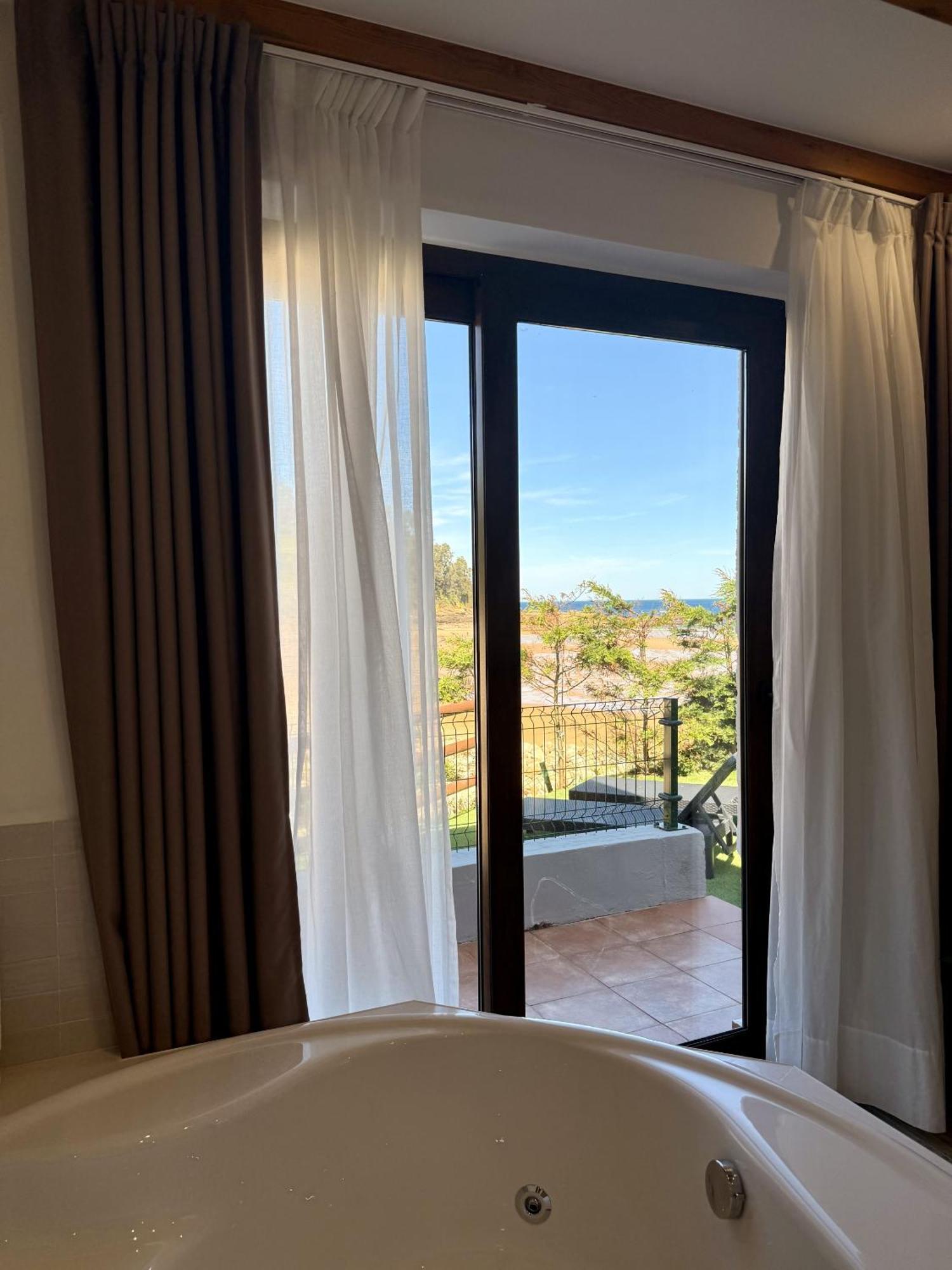Hotel Sanmar Cobreces Bagian luar foto